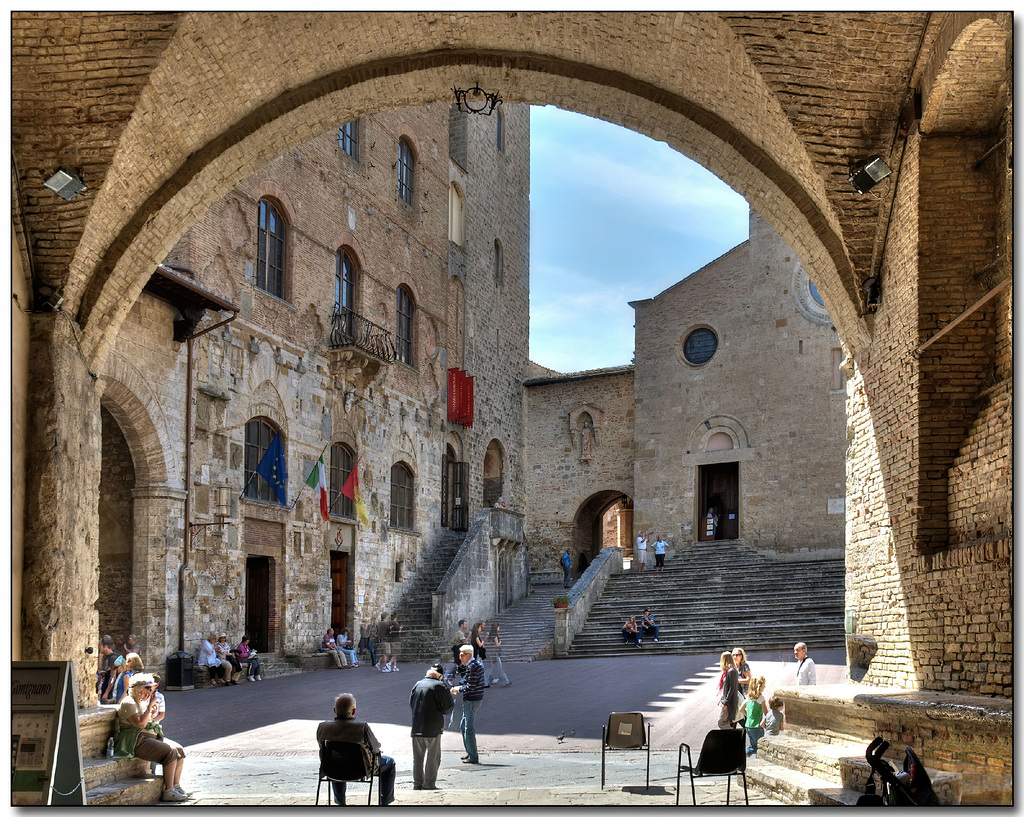 Memories of Tuscany:  Piazza Duomo Archways
