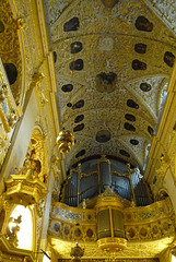 El santuario de la Virgen de Czestochowa también constituye uno de los tesoros de la arquitectura del siglo XV, el templo sufrió modificaciones en el estilo renacentista y barroco.