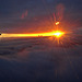 Sonnenuntergang zwischen zwei Wolkendecken