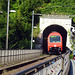 Die S12 von Schffahausen nach Brugg fährt durch den durch den Tunnel bei Laufen am Rheinfall