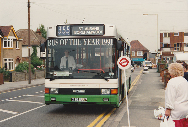 Seamarks Coach and Travel H846 UUA in Borehamwood – 25 Jun 1992 (165-17)