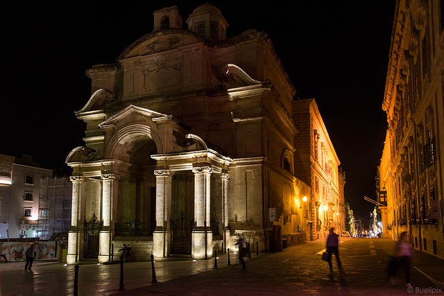 Castille Place by night (© Buelipix)