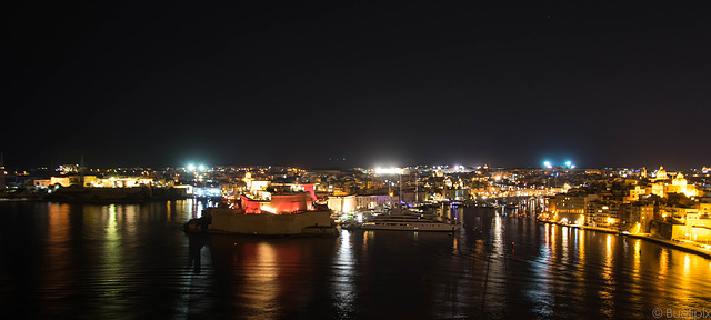Valletta by night - Blick von den Upper Baccara Gardens zu "The Tree Cities"(© Buelipix)