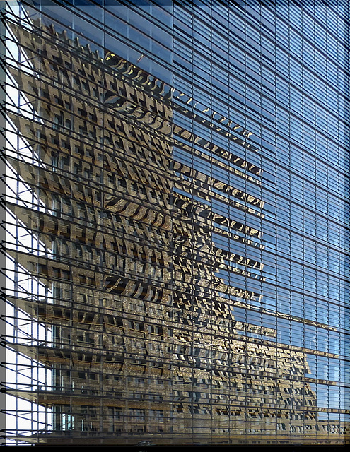 Kollhoff-Tower im Spiegelbild (2xPiP)