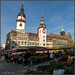 Markt mit altem und neuem Rathaus