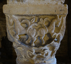 Kapitell einer kleinen romanischen Säule in der Krypta von Kloster Drübeck