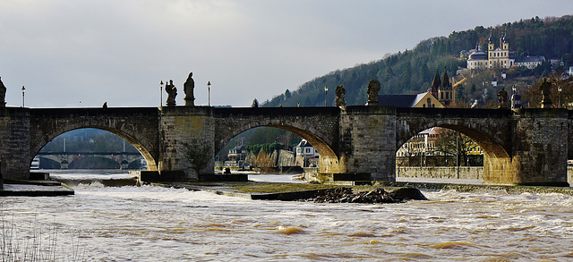 Die Alte Mainbrücke - The Old Main Bridge