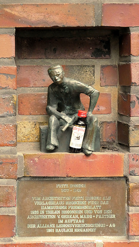 Statue des Architekten Fritz Höger -am Broschekhaus
