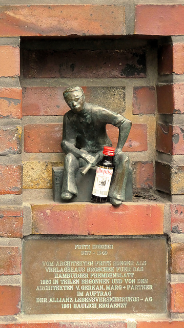 Statue des Architekten Fritz Höger -am Broschekhaus