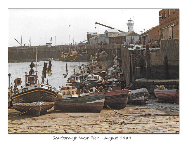 Scarborough West Pier & lighthouse -  August 1989