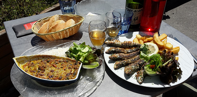 Nachmittags-Mahlzeit in Carnac