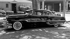 Custom 1953 Pontiac Chieftain Eight Deluxe Coupé Low Rider - Olympus Wide-S (Wide Super) - TMAX 400