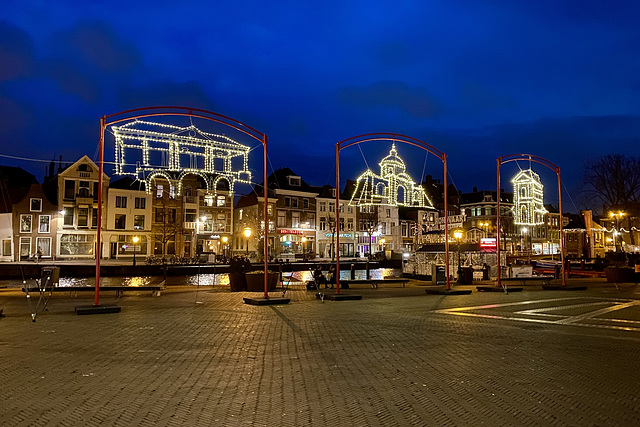 Leiden monuments in light