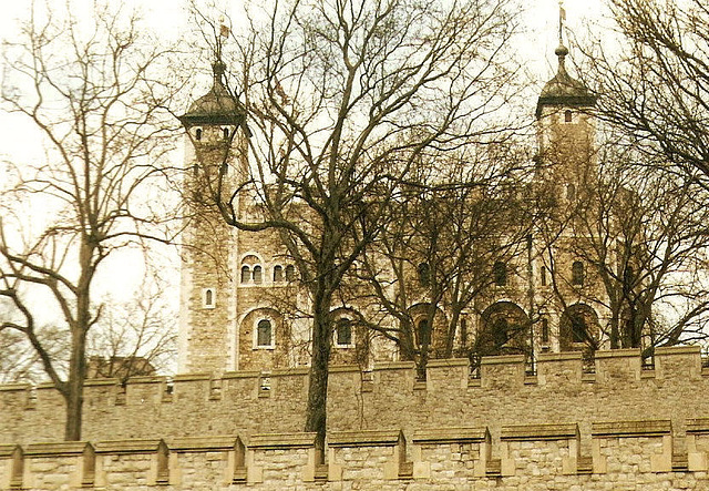 The Tower in London (2xPiP)