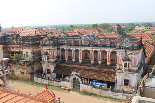 A vista over Kanadukathan roofs