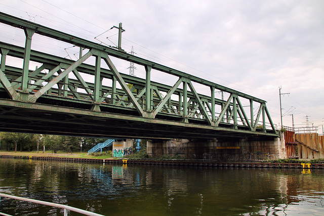 Brücke der Bahnstrecke Oberhausen–Arnhem über dem Rhein-Herne-Kanal (Oberhausen) / 6.09.2020