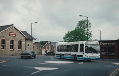 Lakeland Coaches X685 REC at Clitheroe - 31 May 2001 (467-37)