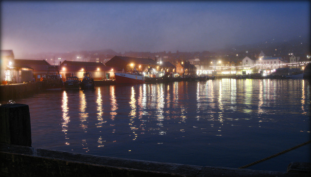 Landing the catch on a foggy evening, Scarborough