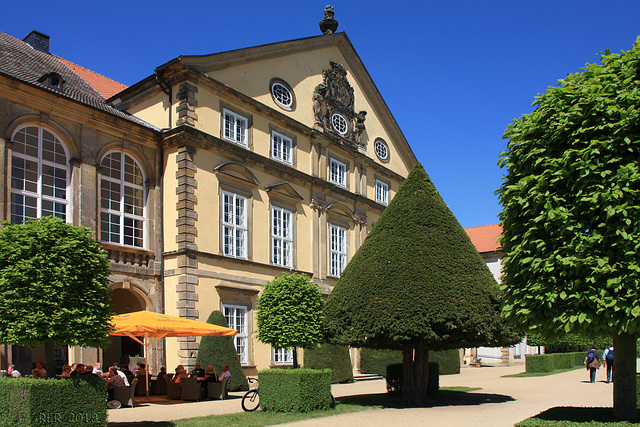 Hundisburg, Gartenseite des Schlosses mit Restaurant