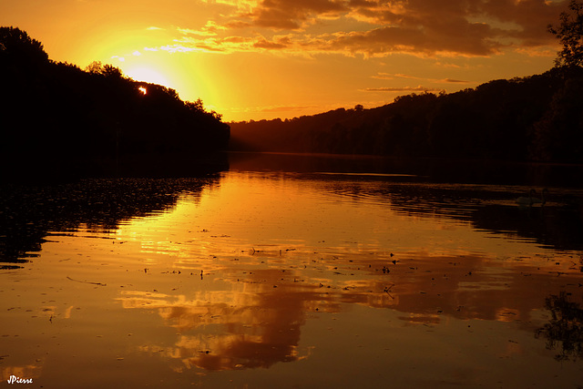 Sunrise on Oise river