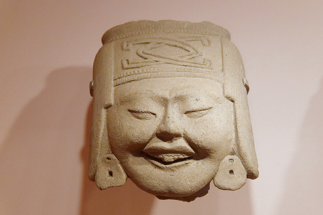 Tête de femme souriant (Mexique)