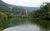 Strassenbrücke übern den Fluss Doubs bei Saint-Ursanne