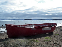 Vieille barque Inuit / Old Inuit rowboat