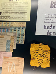 Nationaal Monument Oranjehotel 2022 – Distribution card and star of David which Jews had to wear