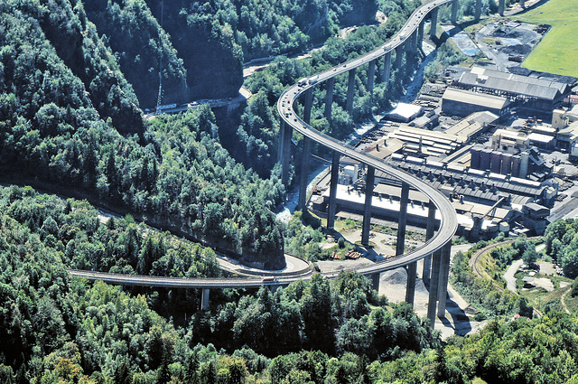 Passy (74) 4 septembre 2020. Le viaduc reliant Saint-Gervais-les-Bains à Chamonix.