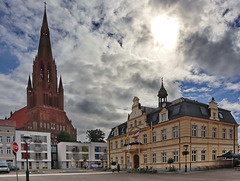 Demmin. Rathaus und Stadtkirche
