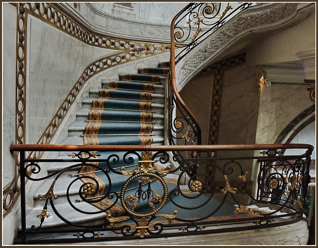 ... escalier hôtel Jacqumart-André...