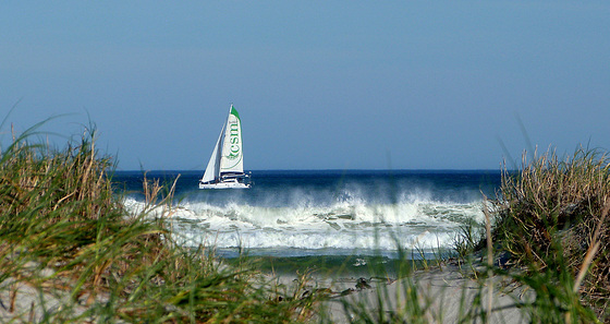 Sailing behind the surf