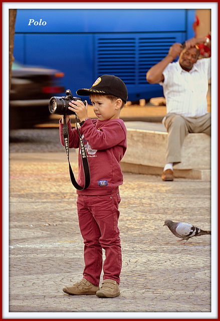 Niño fotografiando a su padre (+1PiP)