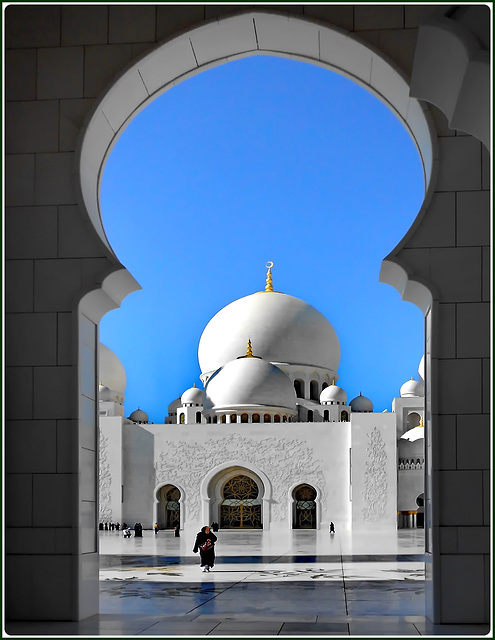 AbuDhabi : la grande moskea di Sheihk Zayed continua a stupirci per la sua moderna bellezza
