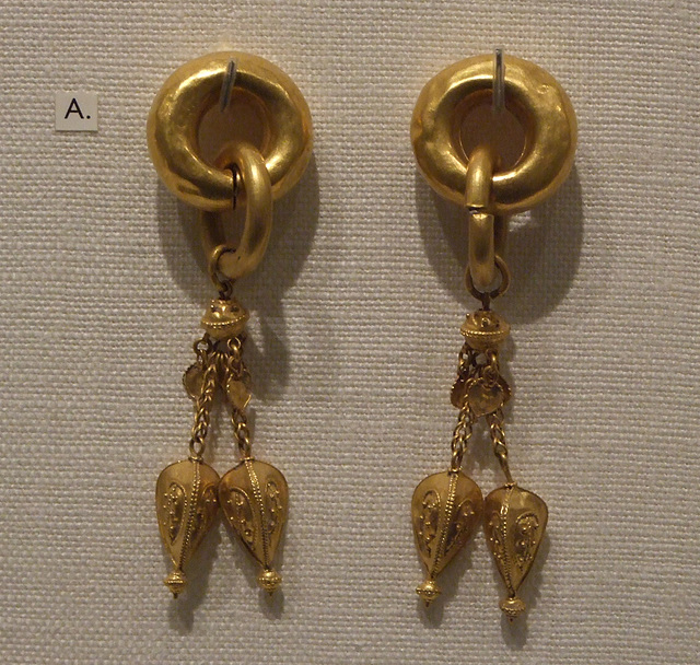 Korean Gold Earrings from the Three Kingdoms Period in the Metropolitan Museum of Art, September 2010
