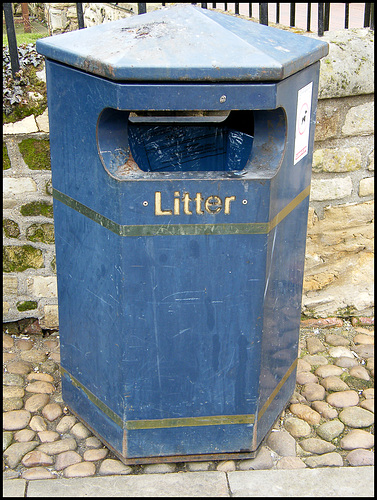 Huntingdon litter bin