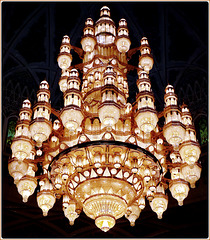 Mascate :Il grande lampadario centrale nella Moskea Sultan Qaboos di cristalli Svarovski è alto 14 metri e pesa 8 tonnellate