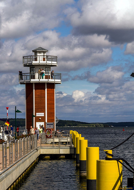 Aussichtsturm am See