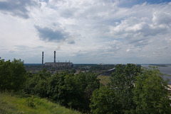 Blick aufs Wärmekraftwerk Trypillja und den Bahnhof Trypillja-Dniprowske