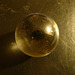 Esfera de vidrio dorada