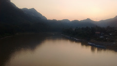 17h51 ....l'instant magique au Laos.