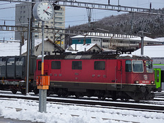 SBB Lok Re 4/4’’ 11242, im Bahnhof Solothurn mit Güterwagen der Verbrennungsanlage KEBAG