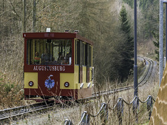 Talwärts fahrende Drahtseilbahn