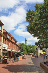 Bad Bevensen, Lüneburger Straße mit Blick zur Kirche