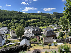 BE - Burg Reuland - Blick auf das Dorf