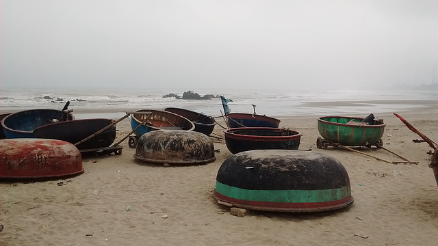Barques rondes / Round rowboats / Thuyền chèo tròn