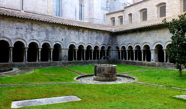 ES - Girona - Cloister of the Cathedral