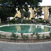 Malta - Bänke am Brunnen