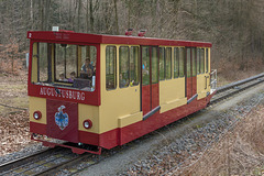 Ein Wagen der Drahtseilbahn kurz vor der Bergstation