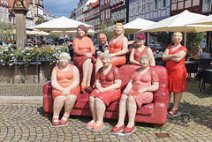 Rotes Sofa von Christel Lechner ... mit einer zusätzlichen Figur ;-)